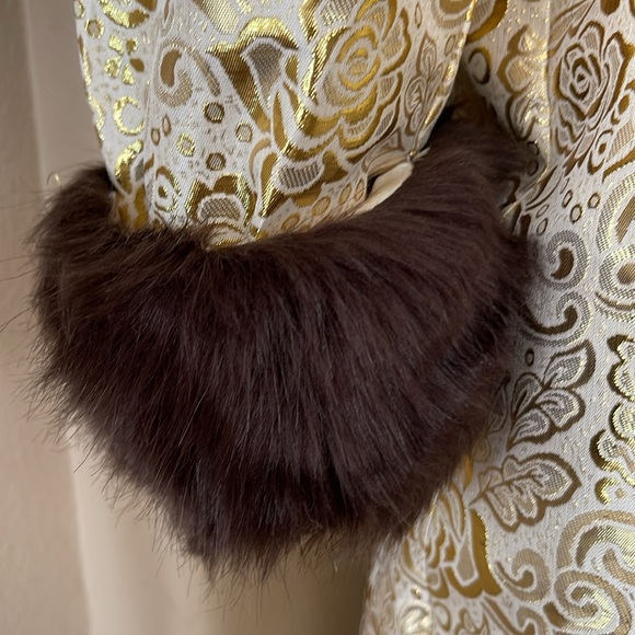 Barbie x Unique Vintage Evening Splendour Brocade Coat w/Faux Fur NWT - Picture 5 of 15